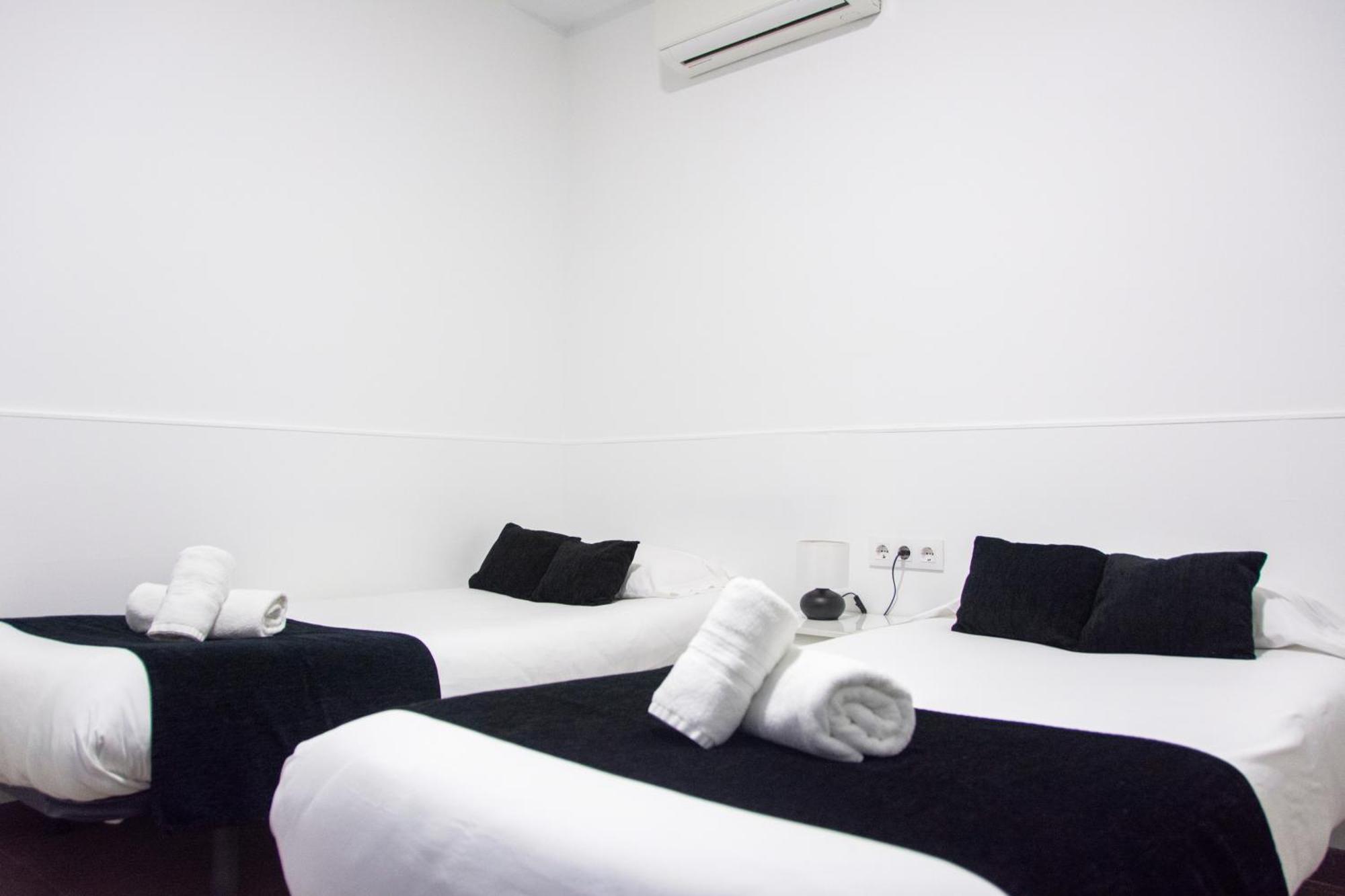 Laramond Barcelona Rooms ภายนอก รูปภาพ