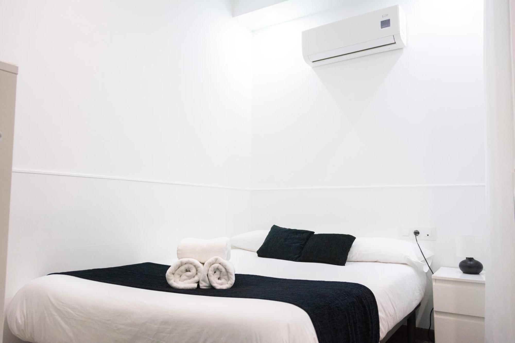 Laramond Barcelona Rooms ภายนอก รูปภาพ